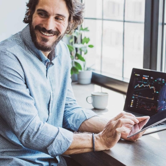 ETF Fonds wird von Mann online in Auftrag gegeben