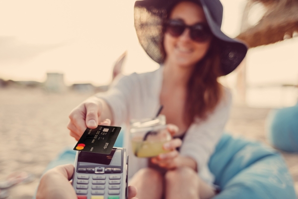 Bezahlen im Ausland mit der Mastercard Debitkarte BTV Black