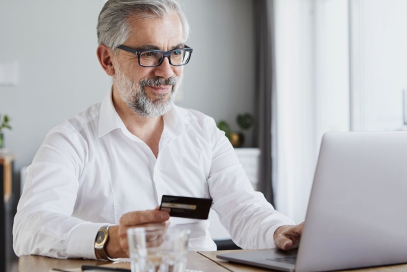 Mit Mastercard Debitkarte BTV Black online einkaufen