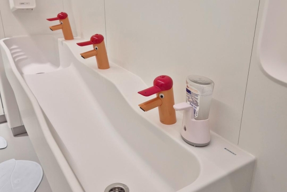 Waschraum im MUKKI Kindergarten in Dornbirn