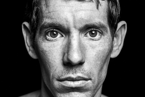 Portraitfoto von Alex Honnold, aufgenommen von Rainer Hosch im Jahr 2017