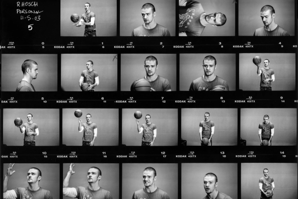 Fotoserie von Justin Timberlake mit einem Basketball, aufgenommen von Rainer Hosch im Jahr 2004