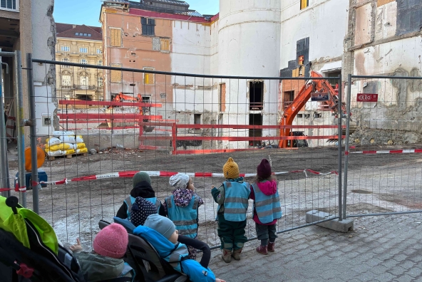 Baustellenbesichtigung mit den Kindern in Innsbruck