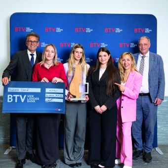Gerhard Burtscher und fünf Personen bei der Preisübergabe im Rahmen der BTV Marketing Trophy