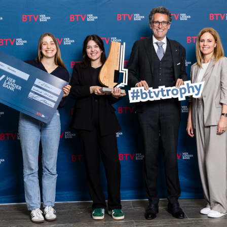 Gewinnerinnen der BTV Marketing Trophy mit Gerhard Burtscher und Kerstin Polzer.